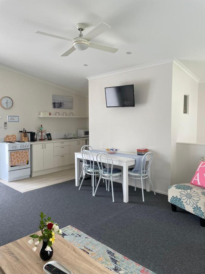 The Lake Guesthouse Budgewoi 外观 照片